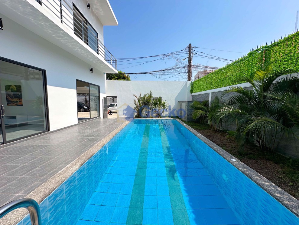6 Bedrooms House  Pratumnak H011558 (Photo 1)