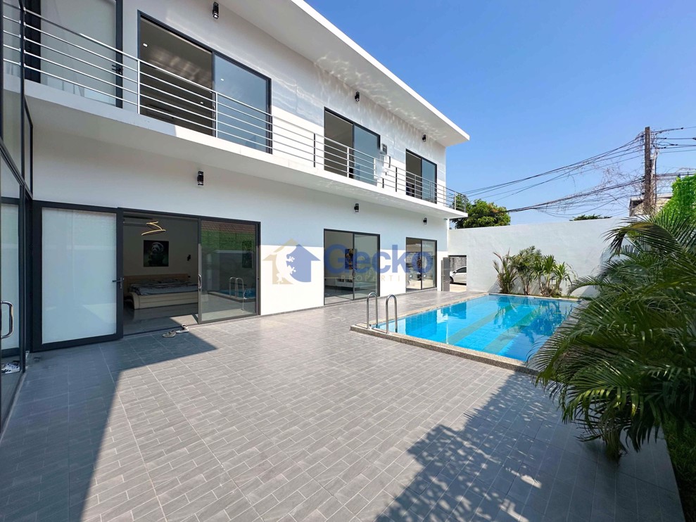 6 Bedrooms House  Pratumnak H011558 (Photo 2)