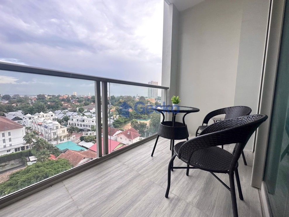 Studio Condo in The Riviera Wong Amat Beach Wongamat C011560 (Cover Photo)