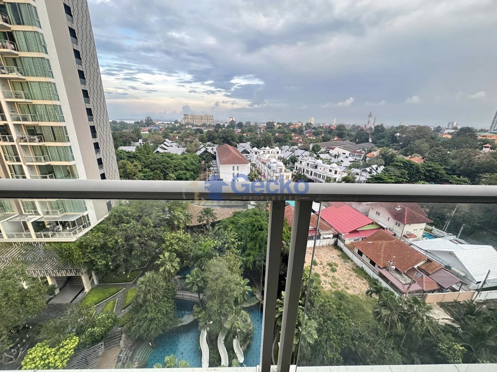 Studio Condo in The Riviera Wong Amat Beach Wongamat C011560 (Photo 1)