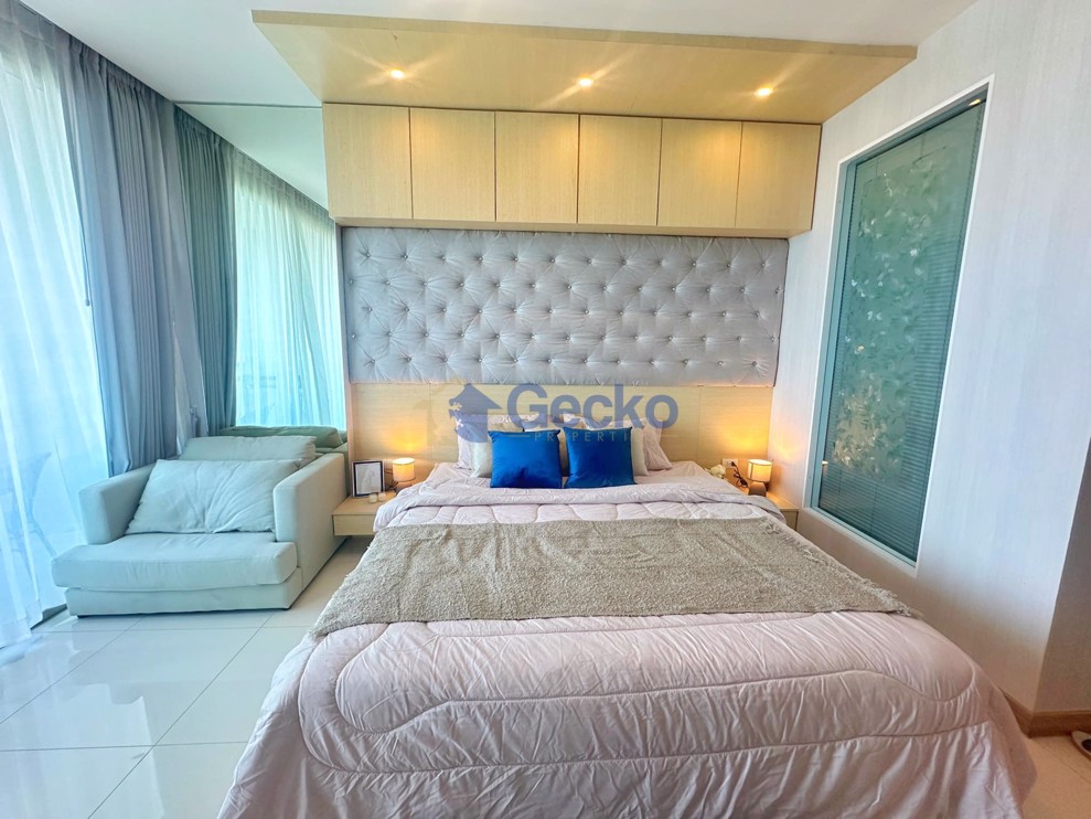 Studio Condo in The Riviera Wong Amat Beach Wongamat C011560 (Photo 2)