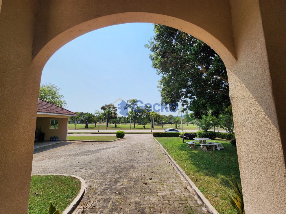6 Bedrooms House in Burapha Golf club  Siracha H004614 (Photo 4)