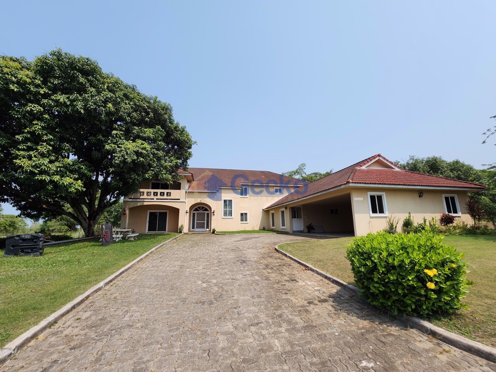 6 Bedrooms House in Burapha Golf club  Siracha H004614 (Cover Photo)