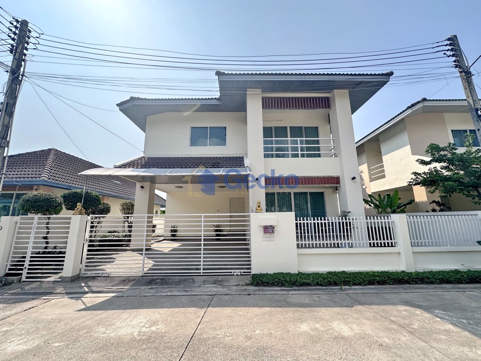 3 Bedrooms House in The Meadows  East Pattaya H011567 (Cover Photo)