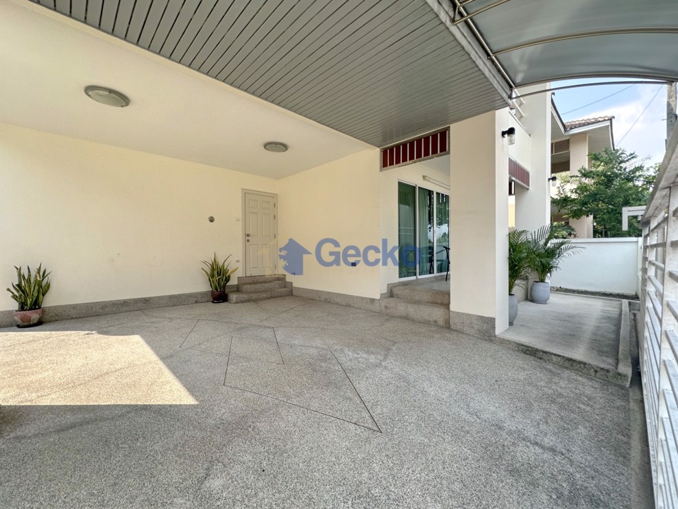 3 Bedrooms House in The Meadows  East Pattaya H011567 (Photo 2)