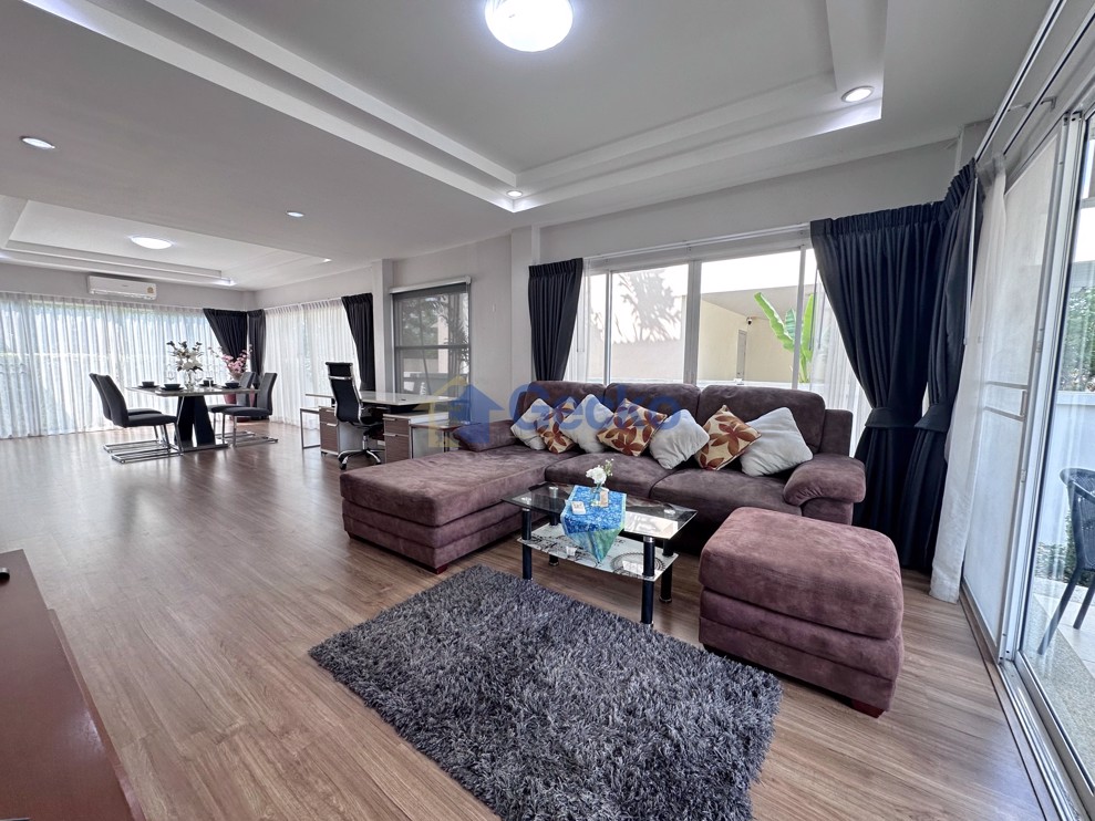 3 Bedrooms House in The Meadows  East Pattaya H011567 (Photo 4)