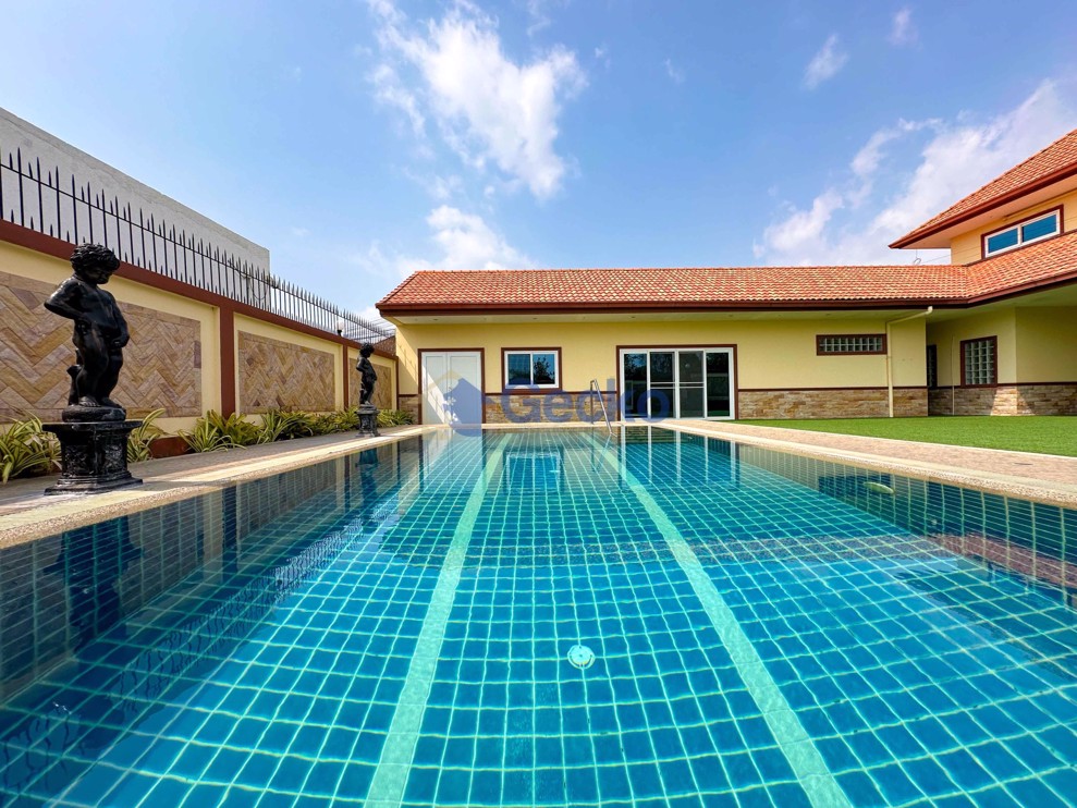 4 ห้องนอน บ้าน in Miami Villas  พัทยาตะวันออก H004600 (Photo 1)