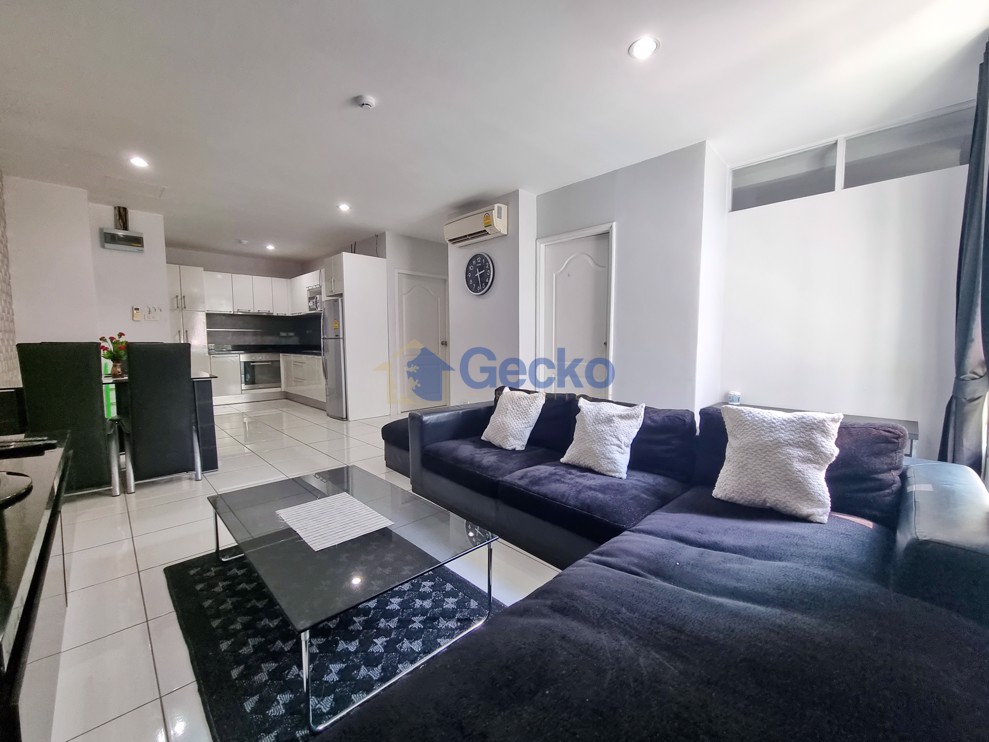 2 Bedrooms Condo in The Lofts Pratumnak Pratumnak C011590 (Photo 2)