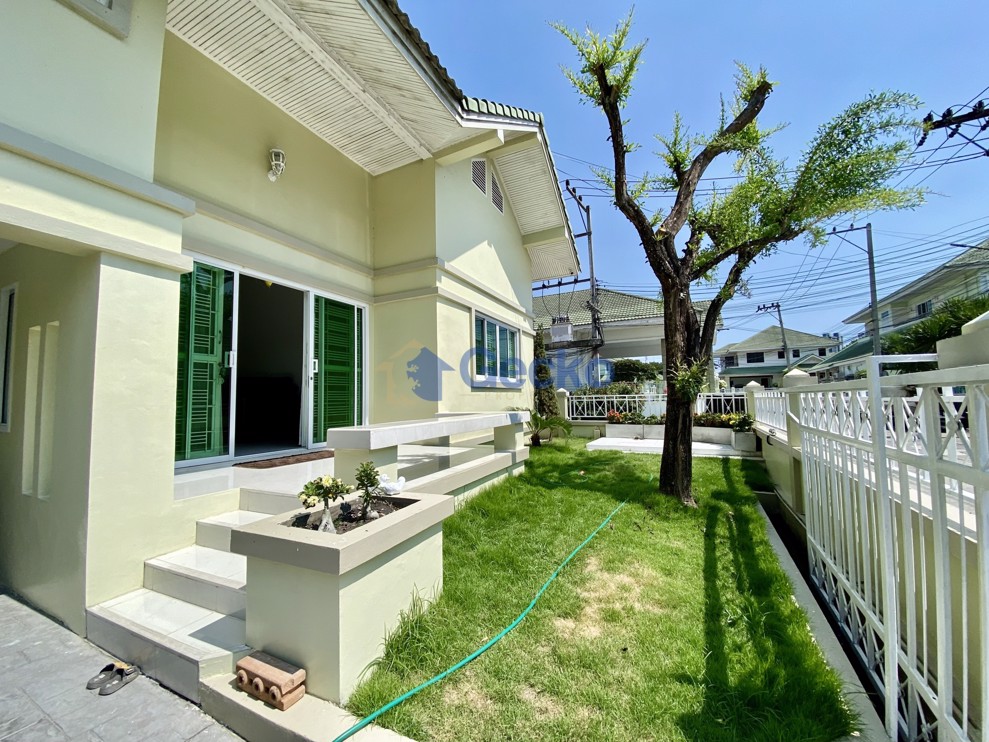 3 Bedrooms House in Baan Chalita  Na Kluea H011592 (Photo 2)
