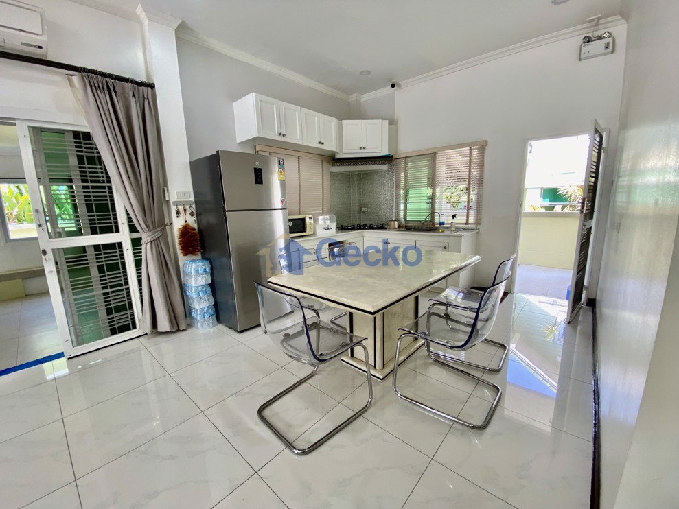 3 Bedrooms House in Baan Chalita  Na Kluea H011592 (Photo 4)