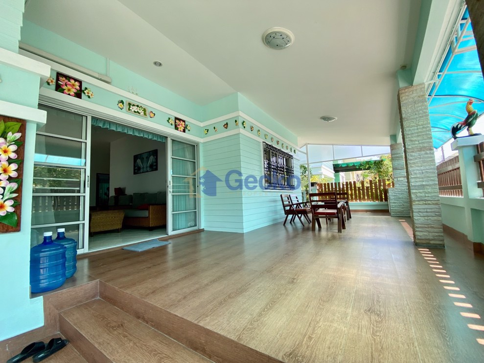 3 Bedrooms House in Baan Chalita  Na Kluea H011593 (Photo 1)