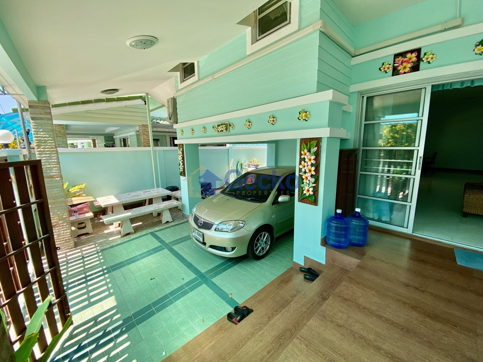 3 Bedrooms House in Baan Chalita  Na Kluea H011593 (Photo 2)