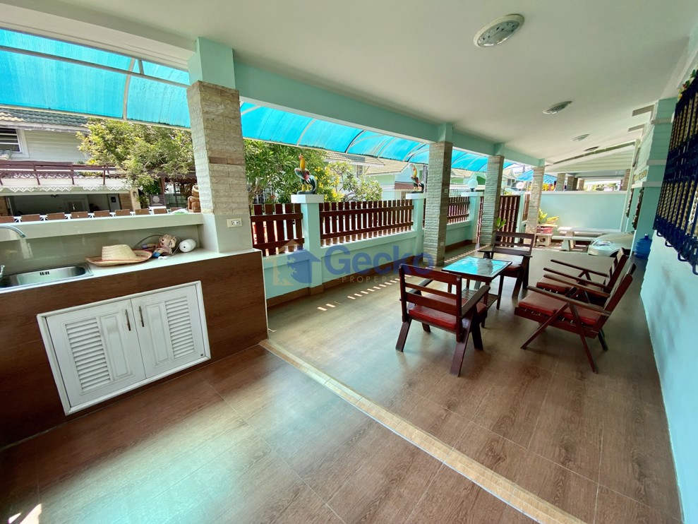 3 Bedrooms House in Baan Chalita  Na Kluea H011593 (Photo 3)