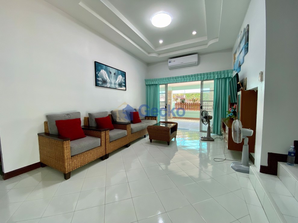 3 Bedrooms House in Baan Chalita  Na Kluea H011593 (Photo 4)