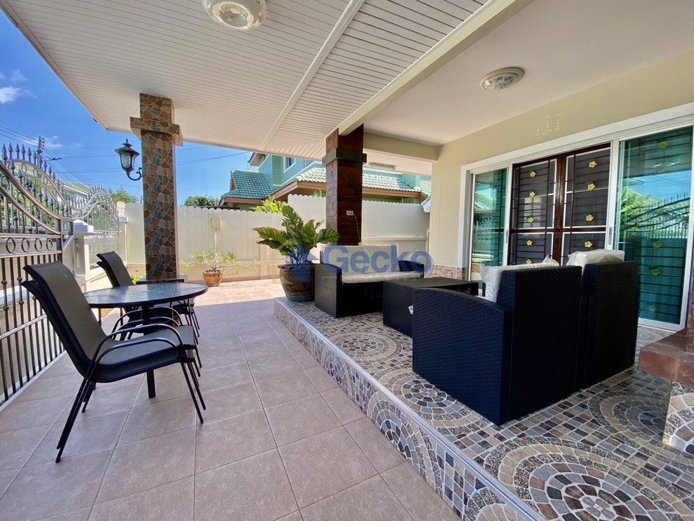4 Bedrooms House in Baan Chalita  Na Kluea H011594 (Photo 3)