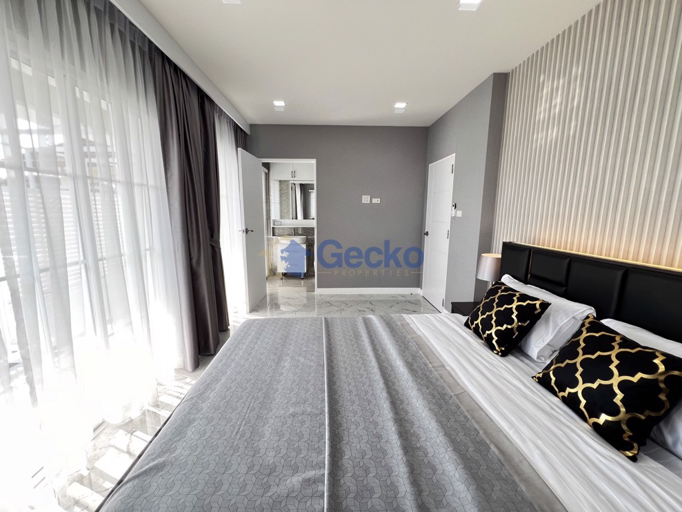 3 Bedrooms House in Lakeside Court  East Pattaya H011293 (Photo 3)