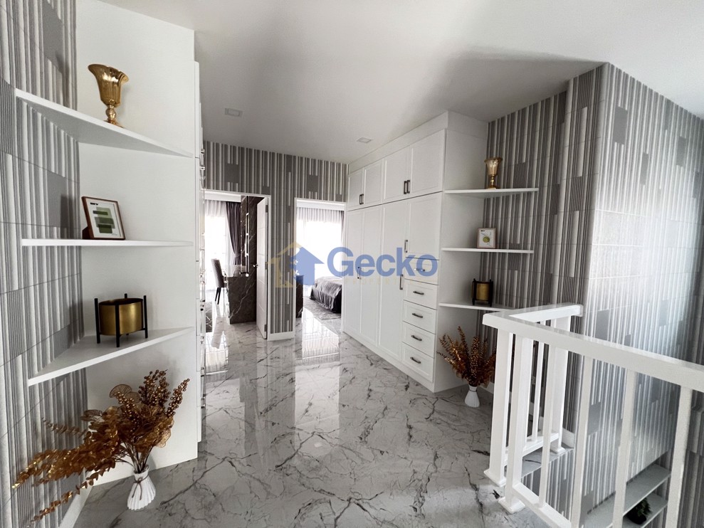3 Bedrooms House in Lakeside Court  East Pattaya H011293 (Photo 4)