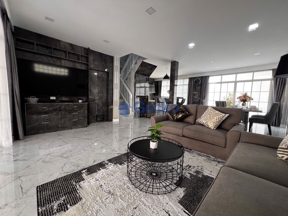 3 Bedrooms House in Lakeside Court  East Pattaya H011293 (Photo 1)