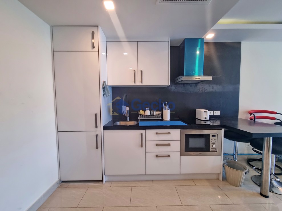 1 Bedroom Condo in Grand Avenue Central Pattaya C011606 (Photo 2)