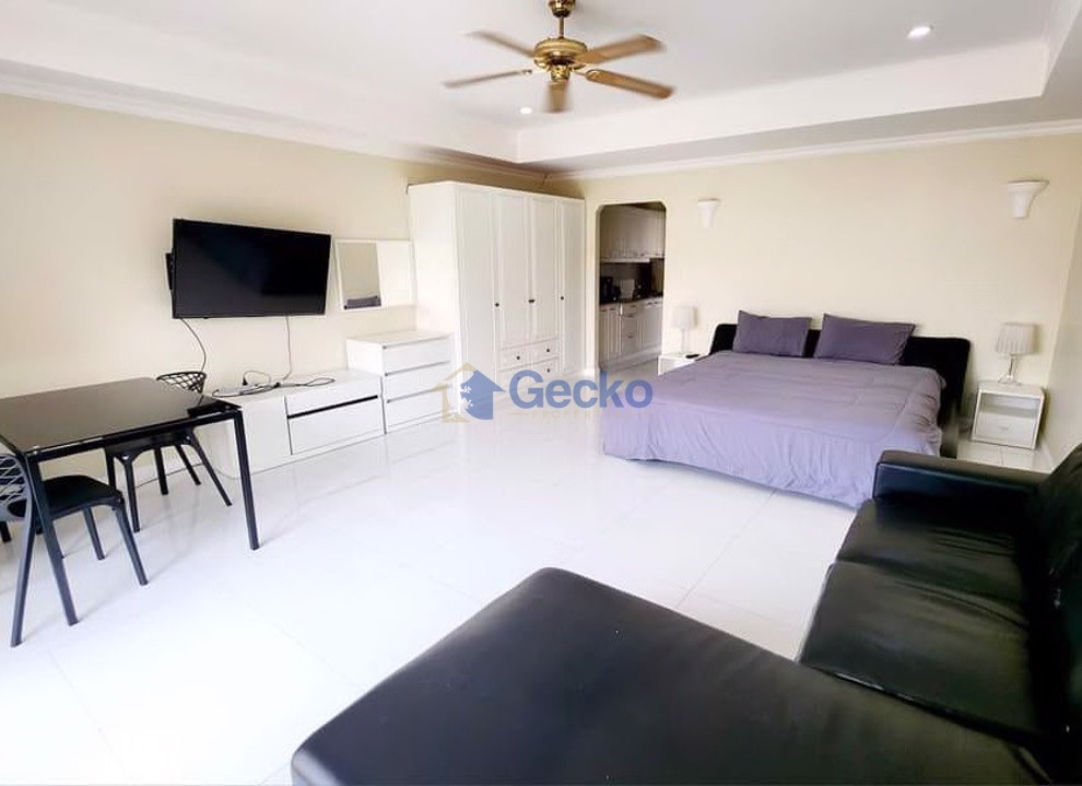 Studio Condo in View Talay Residence 3 Jomtien C011617 (Photo 1)