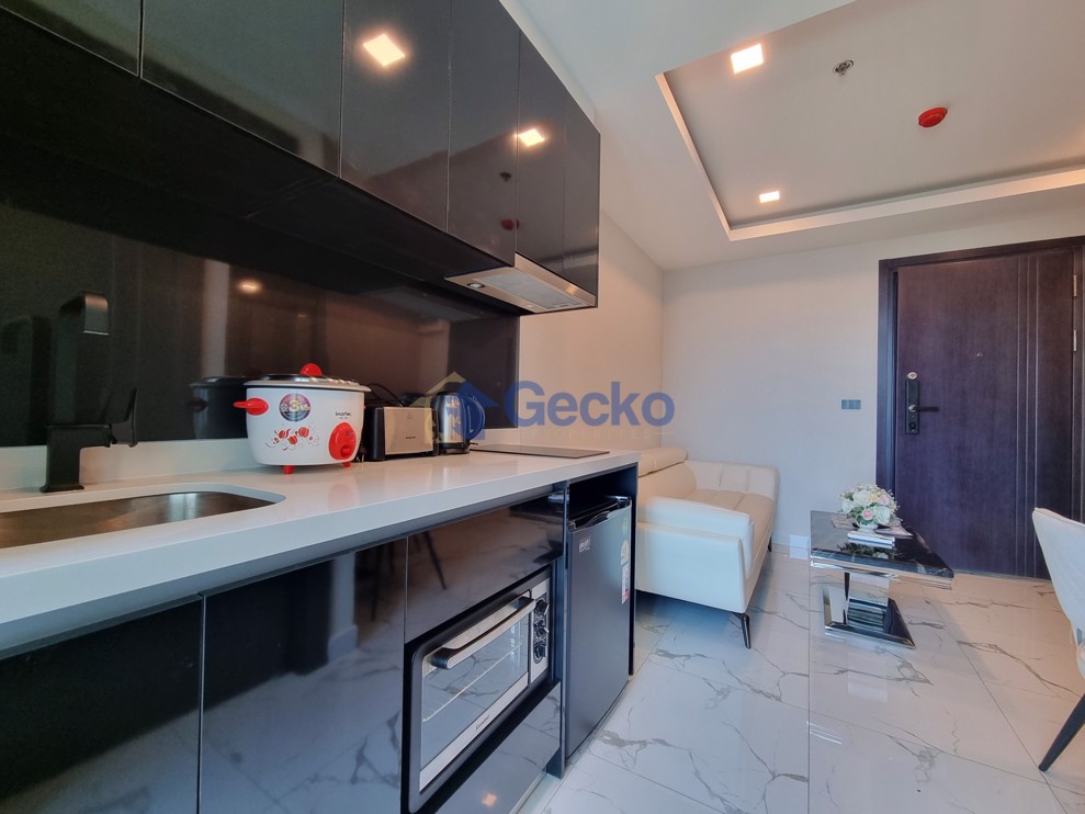1 Bedroom Condo in Arcadia Millennium Tower South Pattaya C011624 (Photo 2)