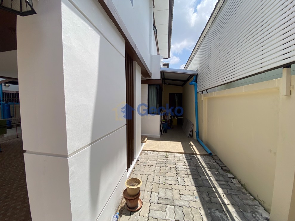 3 Bedrooms House in Far Greenery Village  North Pattaya H011625 (Photo 2)