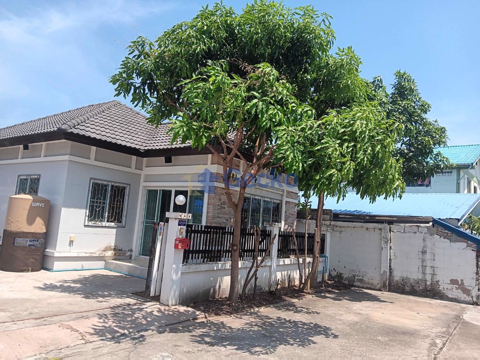 2 Bedrooms House in Rattanakorn village 24  Pattaya H011628 (Photo 1)