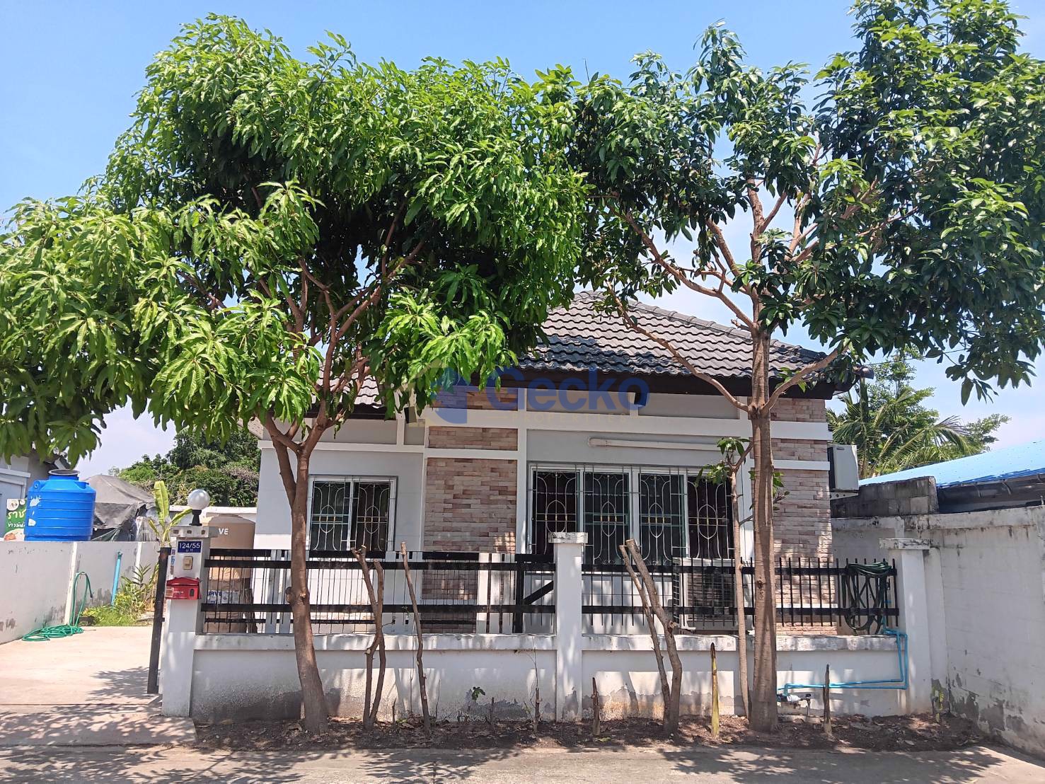 2 Bedrooms House in Rattanakorn village 24  Pattaya H011628