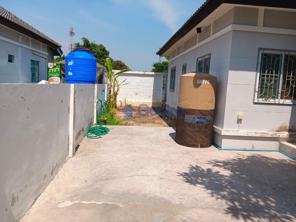 2 Bedrooms House in Rattanakorn village 24  Pattaya H011628 (Photo 3)