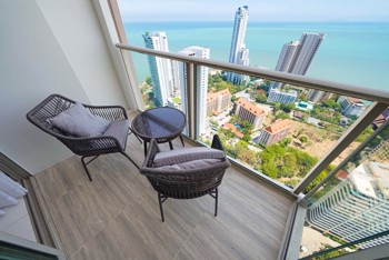 1 Bedroom Condo in The Riviera Wong Amat Beach Wongamat C011639