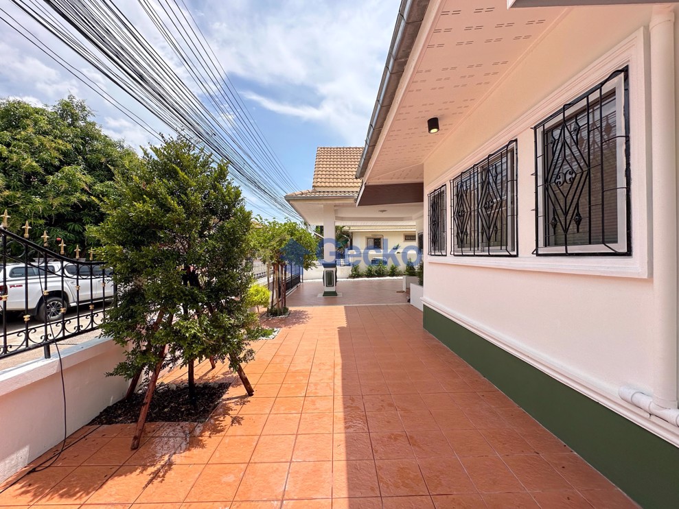 3 ห้องนอน บ้าน in Royal Park Hill  พัทยาตะวันออก H011648 (Photo 3)