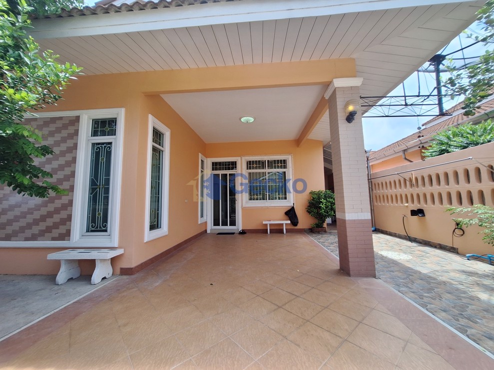 3 Bedrooms House in Chokchai Village 8  East Pattaya H011650 (Photo 1)