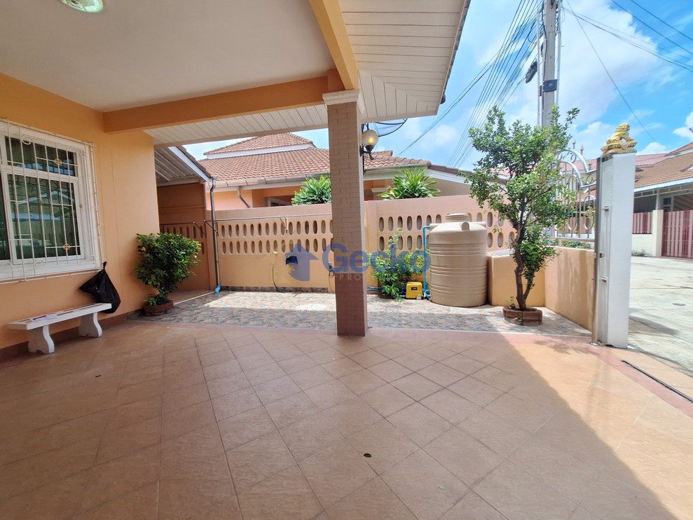 3 Bedrooms House in Chokchai Village 8  East Pattaya H011650 (Photo 3)