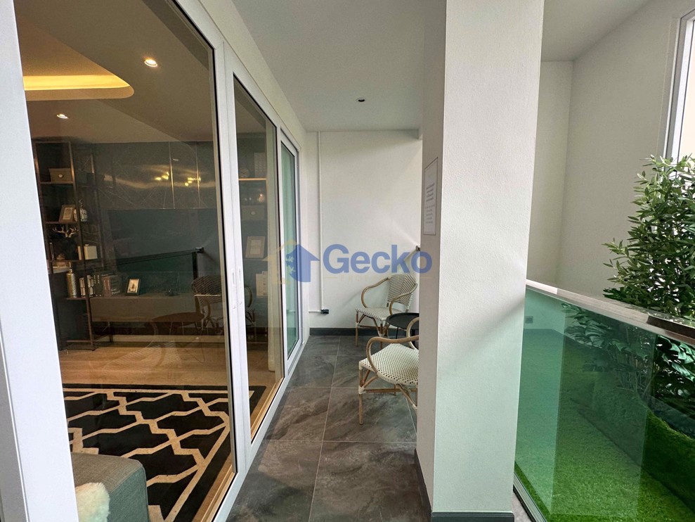 2 Bedrooms Condo in Pristine Park III Jomtien C011438 (Photo 4)