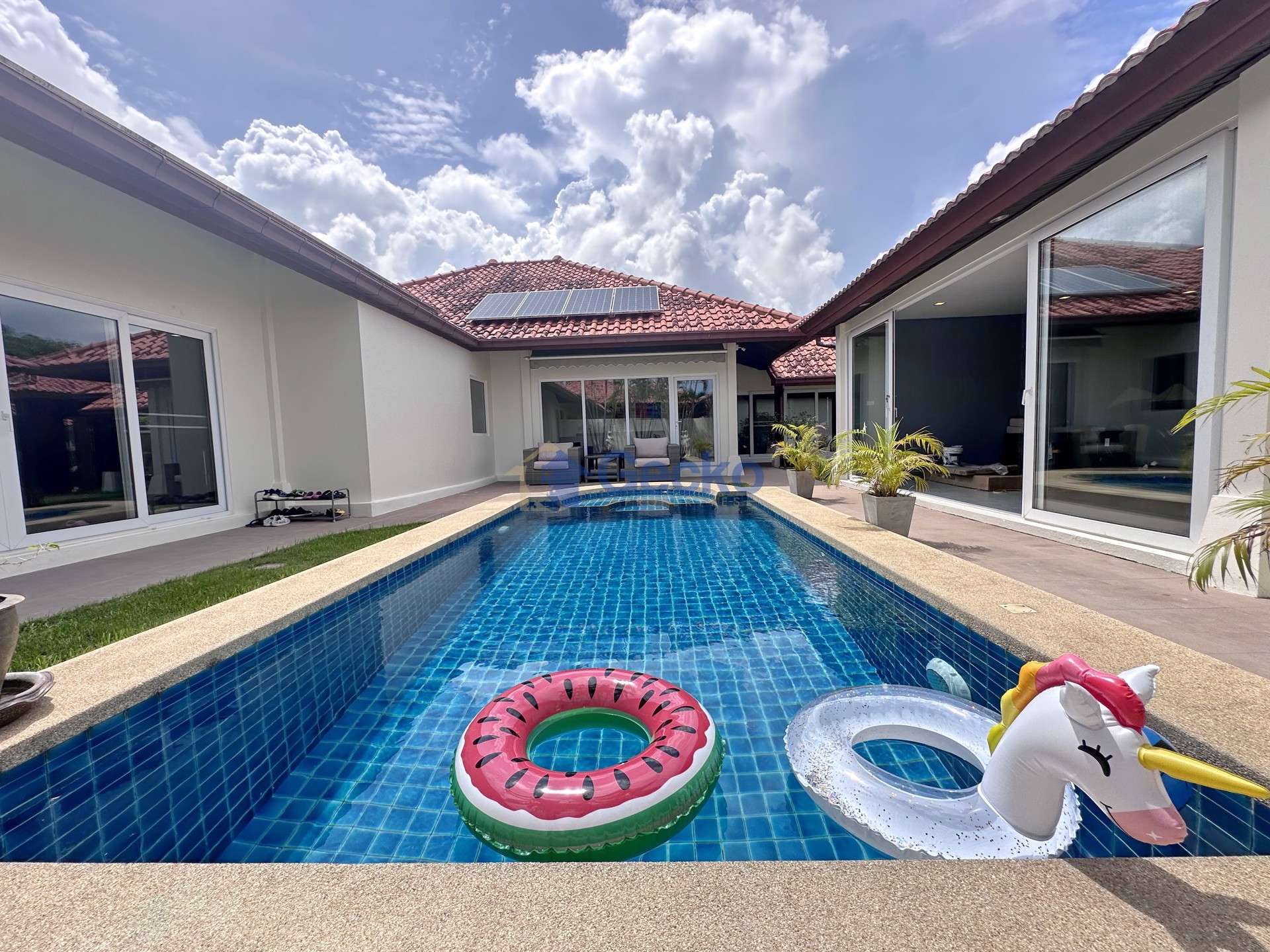 3 ห้องนอน บ้าน in บ้านบาลีน่า 2  นาจอมเทียน H011659