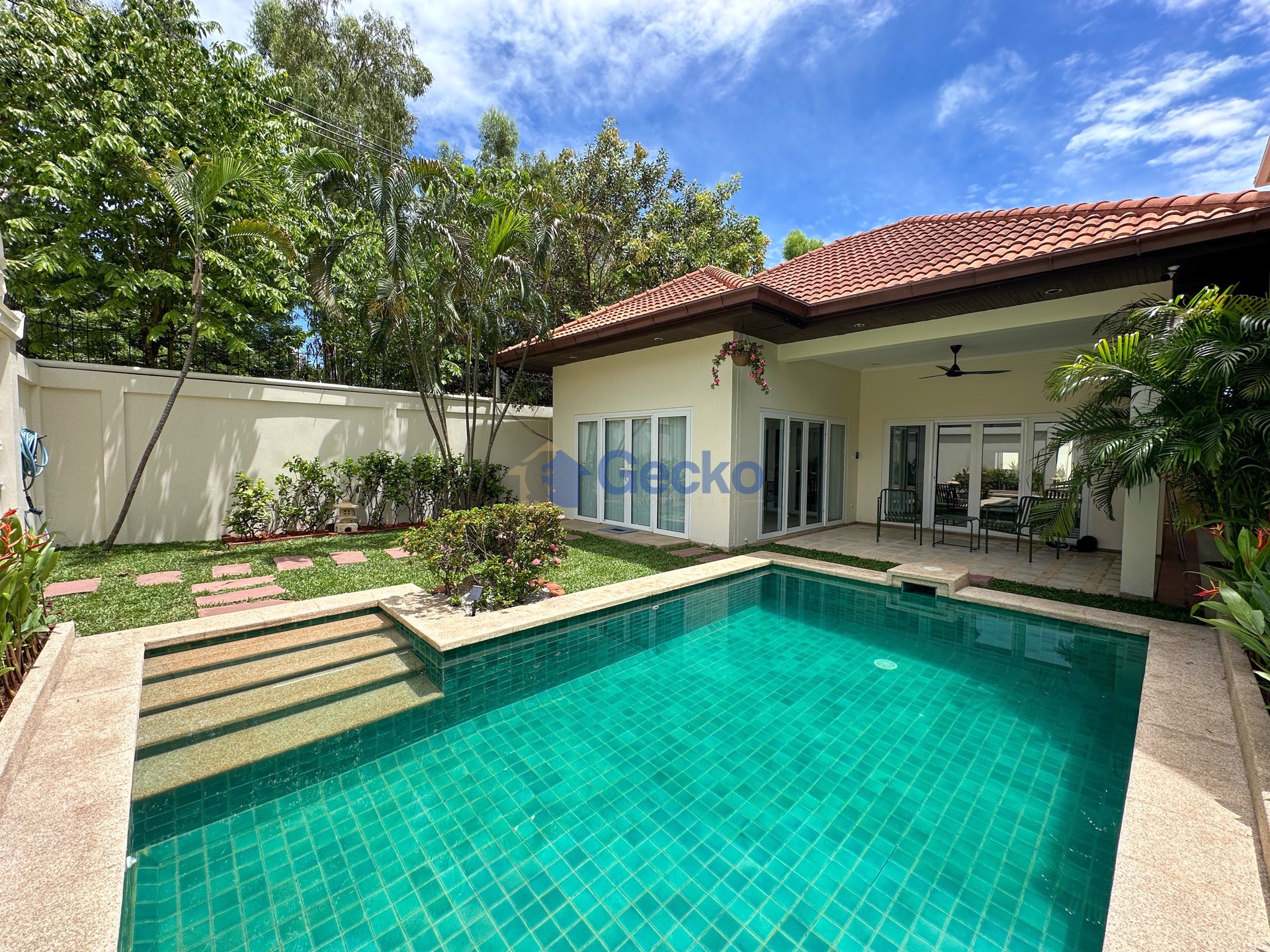 1 Bedroom House in Majestic Residence  Pratumnak H011664