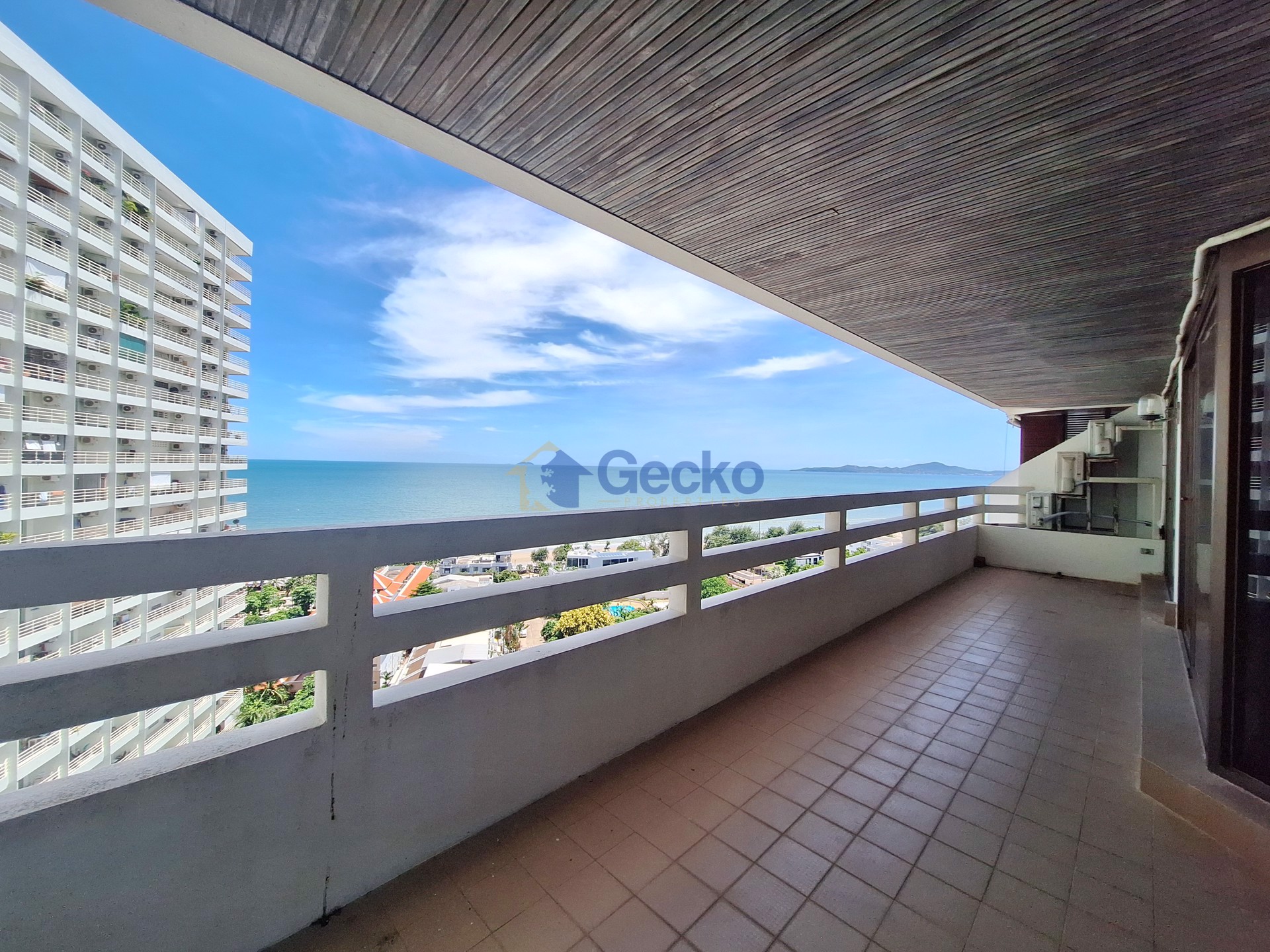 3 Bedrooms Condo in Grand Condotel Jomtien C011671