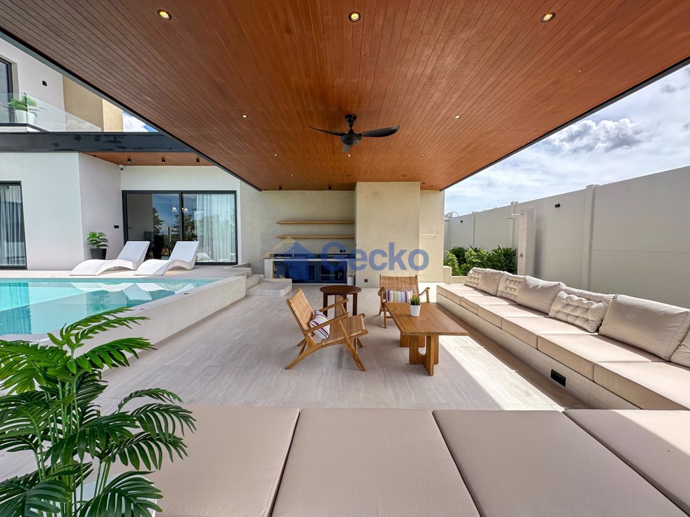 4 Bedrooms House in Prime Habitat Pool Villa  East Pattaya H011098 (Photo 3)