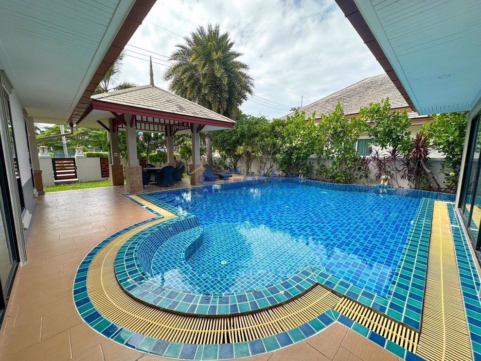 3 Bedrooms House in Baan Dusit Lake  Huay Yai H011685 (Photo 1)