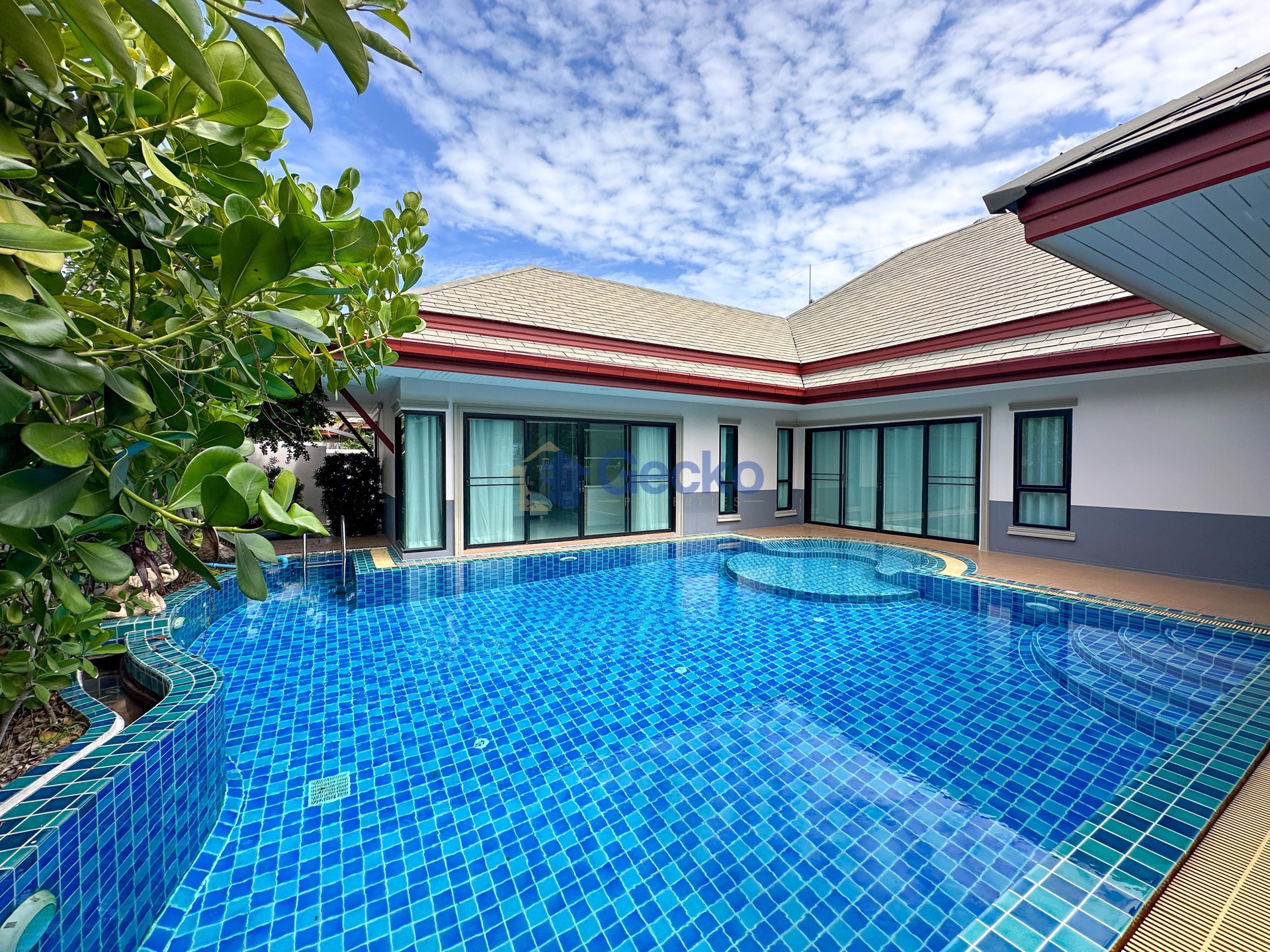 3 Bedrooms House in Baan Dusit Lake  Huay Yai H011685