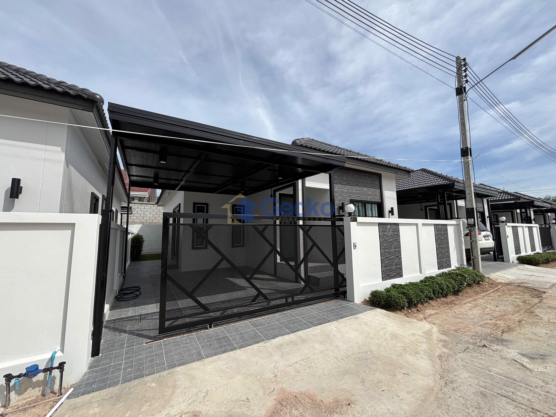 3 Bedrooms House in Ratanakorn Village 17  East Pattaya H011691