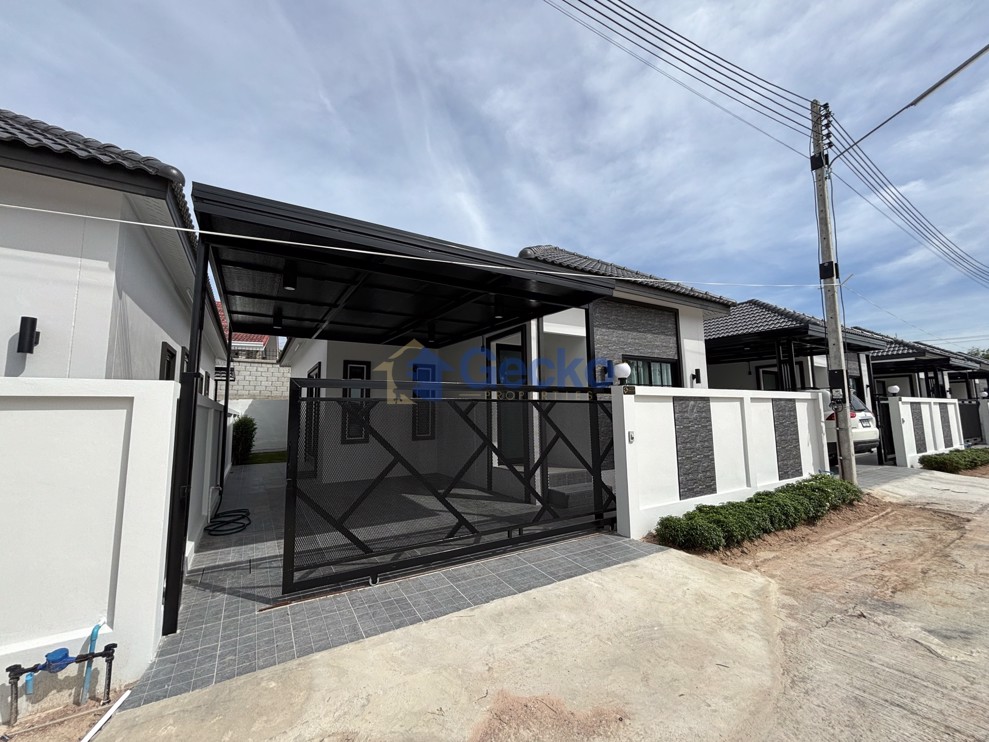3 Bedrooms House in Ratanakorn Village 17  East Pattaya H011691 (Cover Photo)