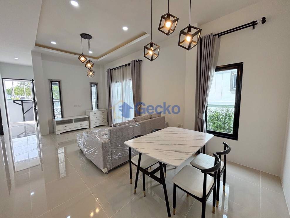 3 Bedrooms House in Ratanakorn Village 17  East Pattaya H011691 (Photo 2)