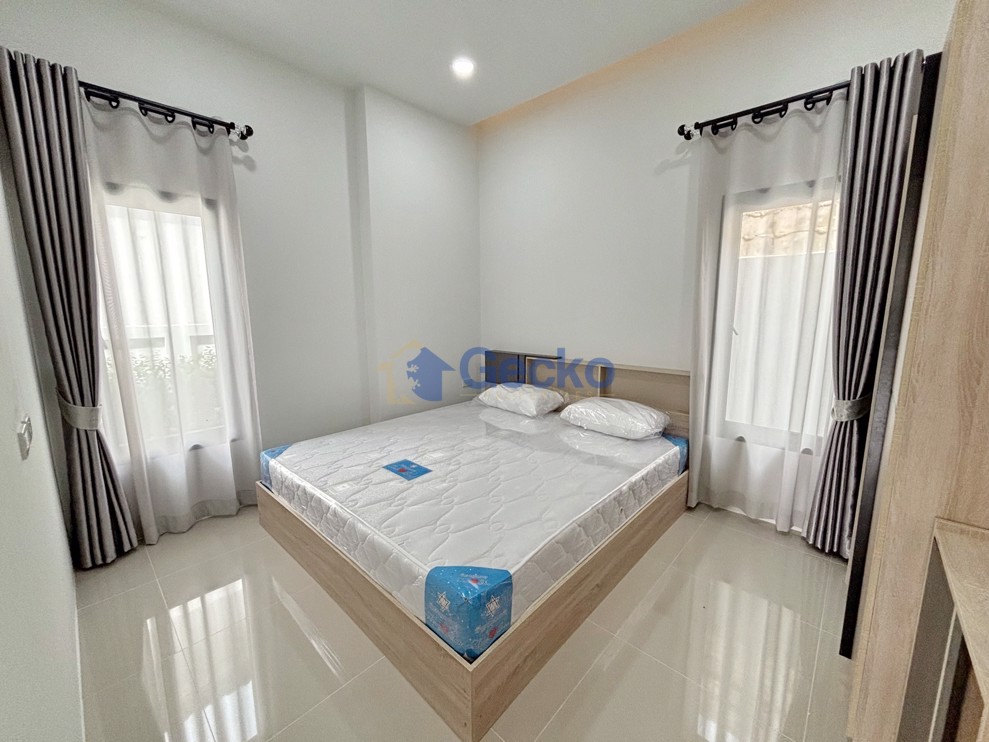 3 Bedrooms House in Ratanakorn Village 17  East Pattaya H011691 (Photo 3)