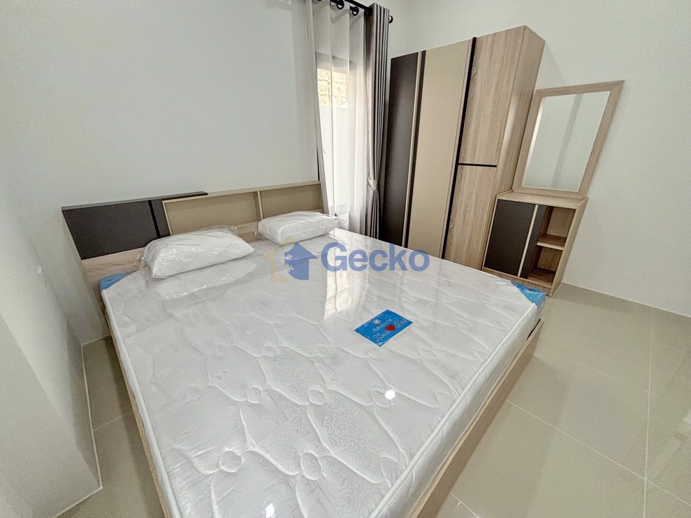 3 Bedrooms House in Ratanakorn Village 17  East Pattaya H011691 (Photo 4)