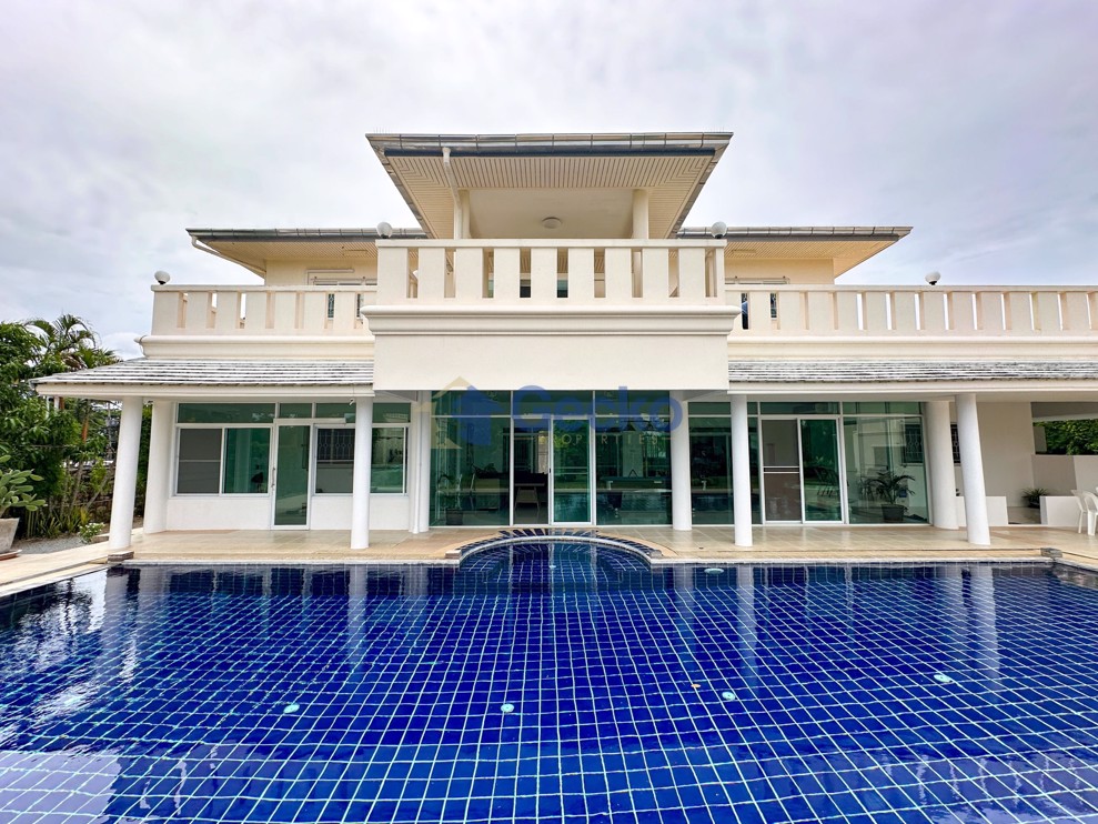 5 Bedrooms House  East Pattaya H011729 (Photo 1)