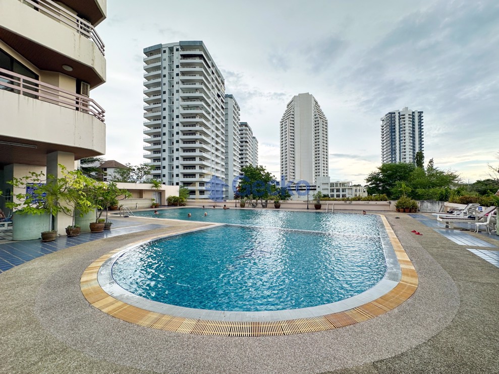 Studio Condo in Kieng Talay Condo Pratumnak C011730 (Photo 2)