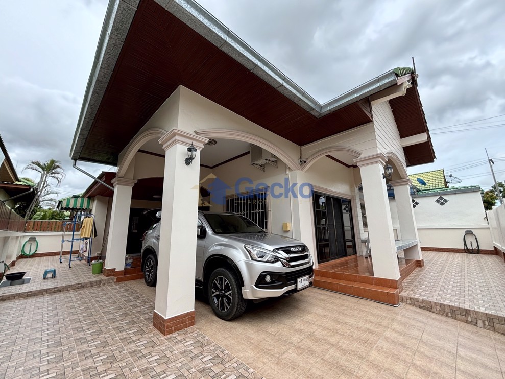 2 Bedrooms House in Ponthep 1  East Pattaya H011733 (Photo 1)
