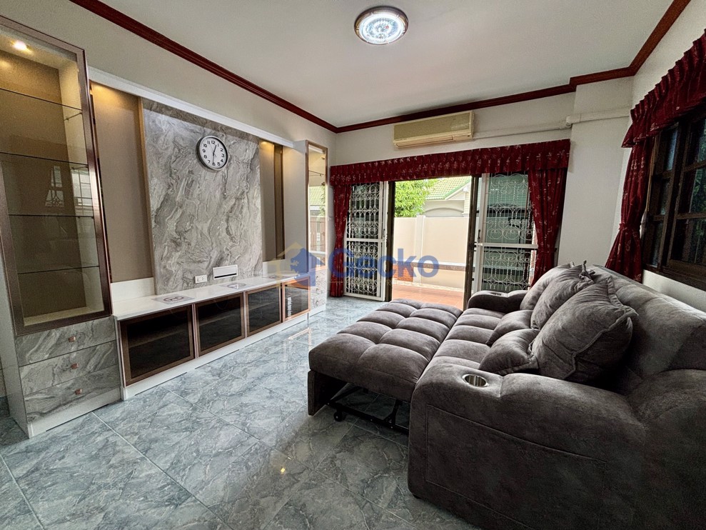 2 Bedrooms House in Ponthep 1  East Pattaya H011733 (Photo 3)