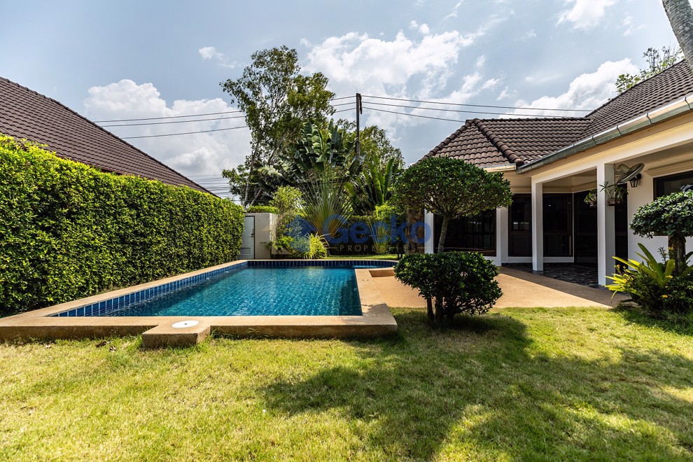 3 Bedrooms House in Pattaya Land & House  East Pattaya H011738 (Photo 1)